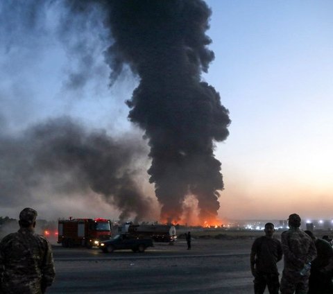 FOTO: Potret Dahsyatnya Kebakaran Kilang Minyak di Irak, Asap Hitam dan Tebal Membumbung Tinggi