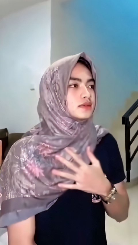 Viral Wife Dresses Up Husband as a Girl with Hijab, Surprised to See the Makeover Result: 'My Husband is Prettier Than Me'
