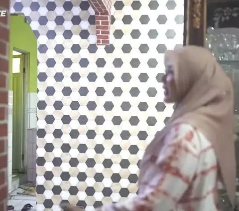 Kini Tajir Melintir dan Miliki Harta Kekayaan Rp 6,3 Triliun, Ini Potret  Rumah Masa Kecil Rey Utami yang Sederhana