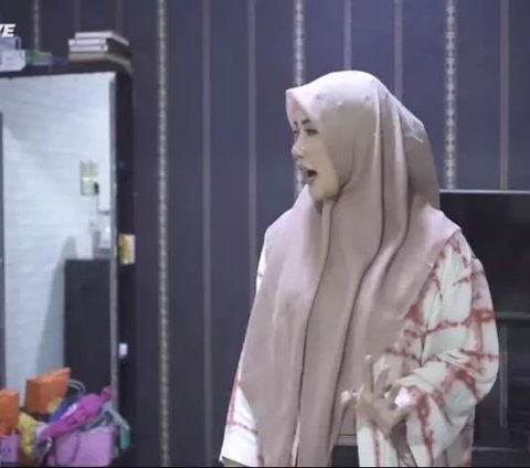 Kini Tajir Melintir dan Miliki Harta Kekayaan Rp 6,3 Triliun, Ini Potret  Rumah Masa Kecil Rey Utami yang Sederhana