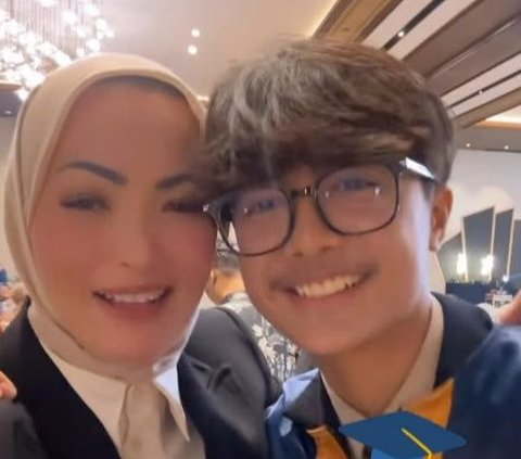 Potret Bintang Anak Hengky Kurniawan Wisuda SMP, Kini Makin Tinggi dan Tampan