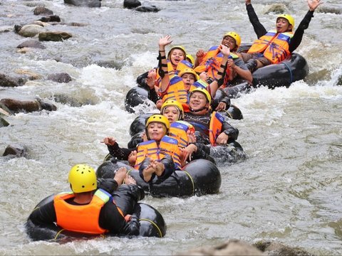 Eksotisme Wisata Kali Temon Trenggalek, Asyiknya Main River Tubing hingga Menyantap Nasi Gegok