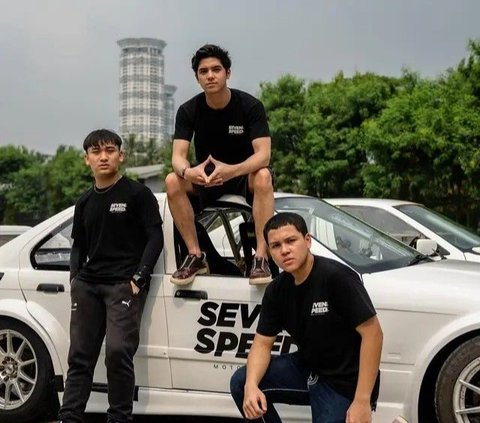 Foto-Foto Al Ghazali Siap Ikut Turnamen dengan Tim Drifting Seven Speed Motorsport