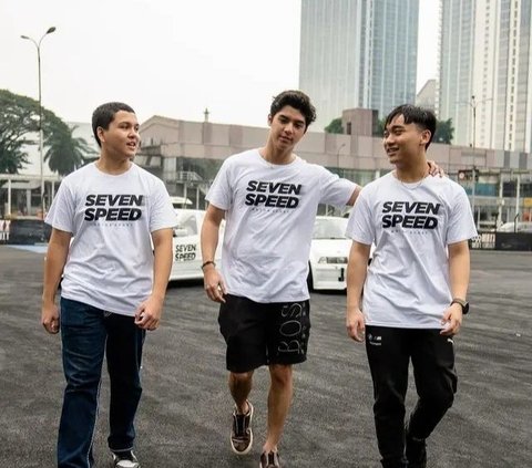 Foto-Foto Al Ghazali Siap Ikut Turnamen dengan Tim Drifting Seven Speed Motorsport