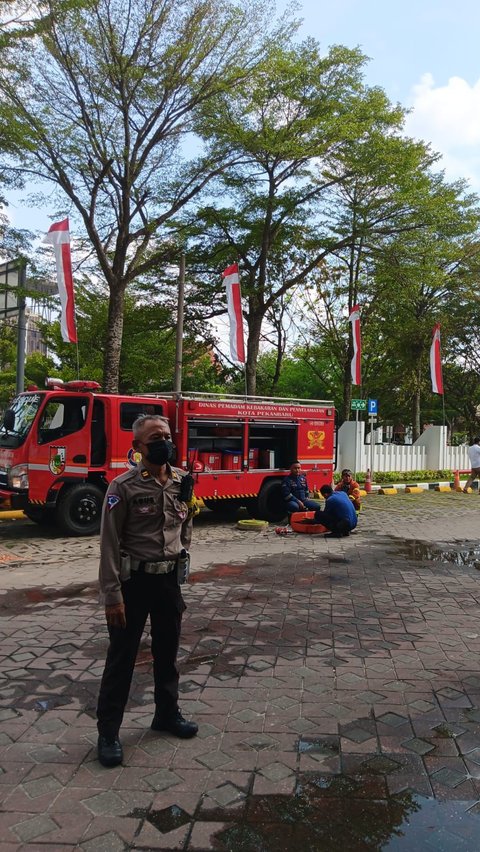 Kantor Bank Riau Kepri Syariah Terbakar, Api dari Panel Listrik