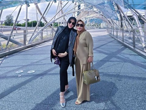 10 Potraits of Syahrini with a Growing Baby Bump, Carrying a Rp 2.2 Billion Bag