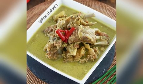 <b>2. Gulai Kaki Kambing </b>