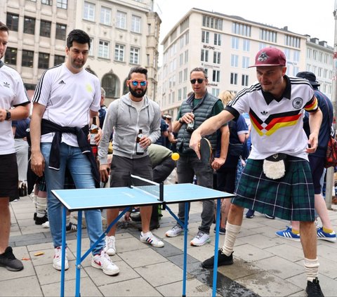 FOTO: Adu Gaya Suporter Jerman dan Skotlandia Jelang Pembukaan Euro 2024, Mana yang Lebih Keren?