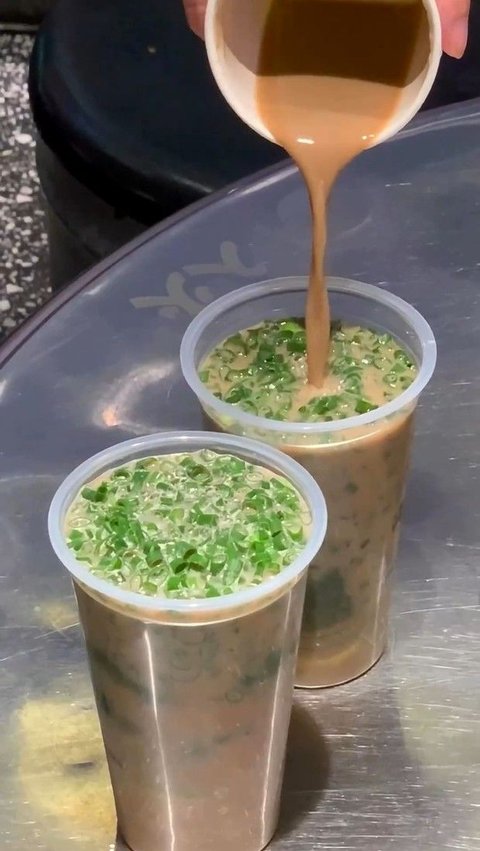 Kopi Unik dengan Topping Daun Bawang yang Lagi Viral di China<br>