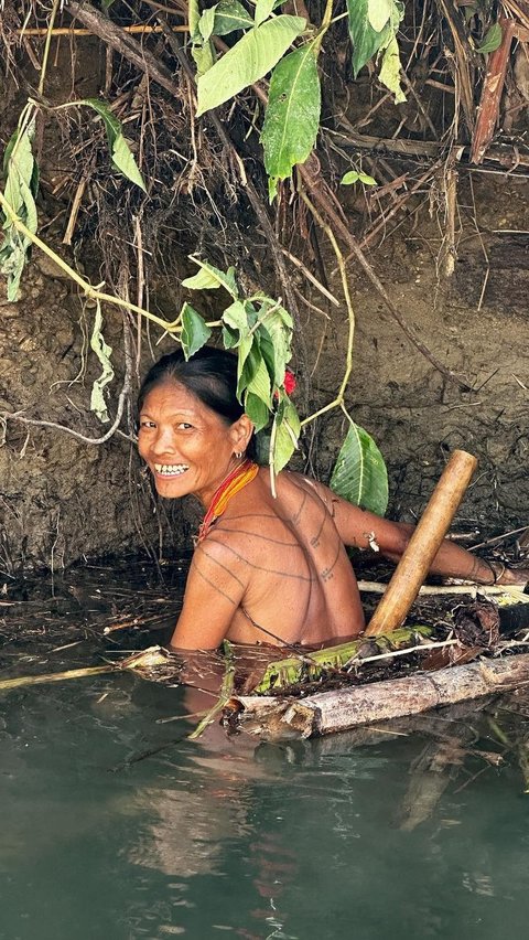 Mengenal Toek, Makanan Ekstrem Suku Mentawai yang Terbuat dari Ulat Kayu<br>