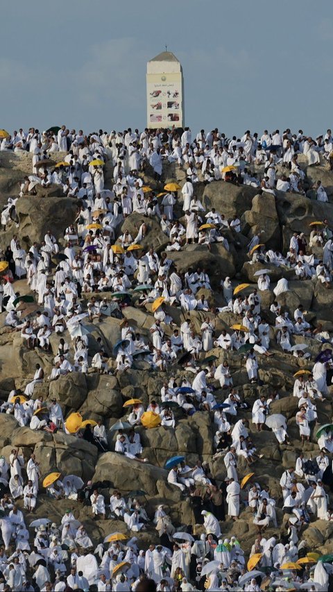 FOTO: Penampakan Jutaan Jemaah Haji Mulai Padati Jabal Ramah Jelang Wukuf di Padang Arafah