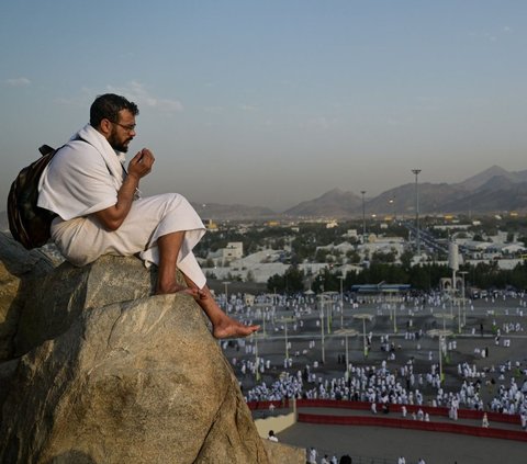 FOTO: Penampakan Jutaan Jemaah Haji Mulai Padati Jabal Ramah Jelang Wukuf di Padang Arafah