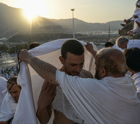 FOTO: Penampakan Jutaan Jemaah Haji Mulai Padati Jabal Ramah Jelang Wukuf di Padang Arafah