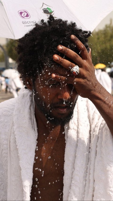 FOTO: Pantauan Terkini Wukuf di Padang Arafah, Jemaah Haji Hadapi Panas Terik Matahari