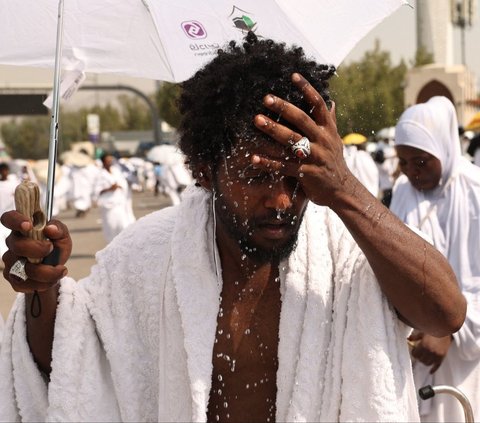 FOTO: Pantauan Terkini Wukuf di Padang Arafah, Jemaah Haji Hadapi Panas Terik Matahari