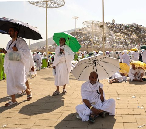 FOTO: Pantauan Terkini Wukuf di Padang Arafah, Jemaah Haji Hadapi Panas Terik Matahari