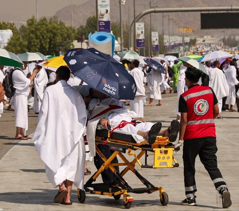 FOTO: Pantauan Terkini Wukuf di Padang Arafah, Jemaah Haji Hadapi Panas Terik Matahari