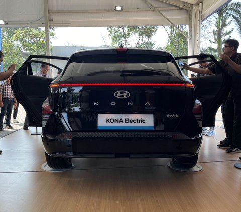 Hyundai sudah mengantongi 300 spk unit Kona Electric terbaru, yang berarti masih ada 200 unit tersisa untuk diberikan kepada konsumen pertama yang melakukan pemesanan dan mereka akan mendapatkan paket free charging senilai Rp 5 juta dalam periode satu tahun