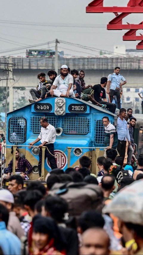 Menurut perkiraan, sekitar sepertiga dari 20 juta penduduk Dhaka meninggalkan Ibu Kota Bangladesh itu saat Idulfitri dan Iduladha. Munir Uz Zaman/AFP