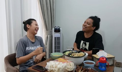 Indah sendiri mengaku jika dirinya membuat vlog di Youtube agar menjadi pengingat baginya dan suami saat tua nanti.<br><br>