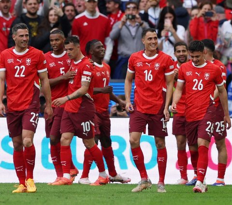 Timnas Swiss sukses memenangkan duel dengan Timnas Hungaria dalam penyisihan Grup A Euro 2024 di Stadion Cologne, Cologne, Jerman, Sabtu (15/6/2024). Granit Xhaka dkk menang meyakinkan dengan skor telak 3-1 atas Hungaria. Foto: REUTERS