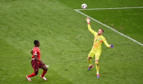 Namun, bukannya mencetak gol penyeimbang, Hungaria justru kebobolan gol ketiga di injury time. 