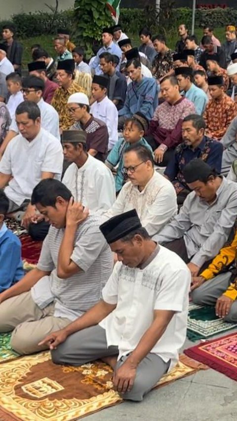 Puluhan Ribu Warga MTA Gelar Salat Iduladha di Stadion Manahan