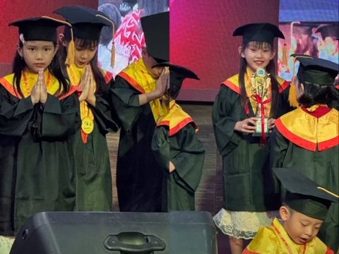 9 Potret Kompak Lady Nayoan dan Rendy Kjaernett saat Hadiri Wisuda Kelulusan TK Sang Anak, Makin Harmonis