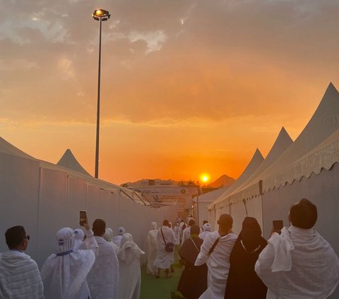 Cerita Citra Kirana saat Wukuf di Arafah, Duduk Berdua Bersama Suami Panjatkan Doa Hingga Tak Henti Menitikan Air Mata