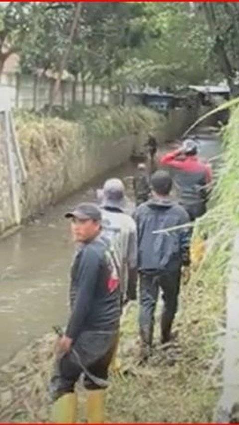 Perlakukan Sungai Lebih Manusiawi, Ini Kisah Para Penjaga Sungai dari Bandung