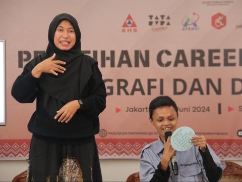 Pelatihan Fotografi & Desain Grafis, Kunci Karir Baru bagi Penyandang Disabilitas Rungu Wicara