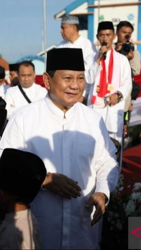 <br>Prabowo Salat Iduladha di Hambalang, Gibran di Solo