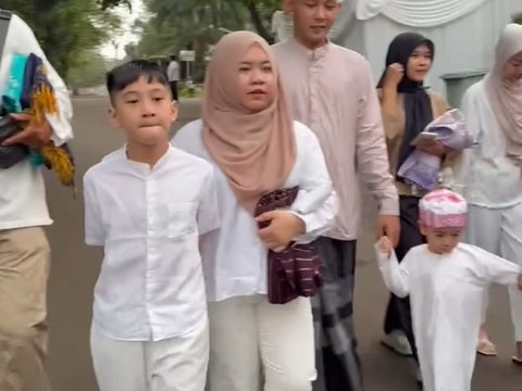 Orang Tua Naik Haji, Begini Momen Rafathar dan Rayyanza Berangkat Salat Idul Adha, Didampingi Pengasuh dan Bodyguard