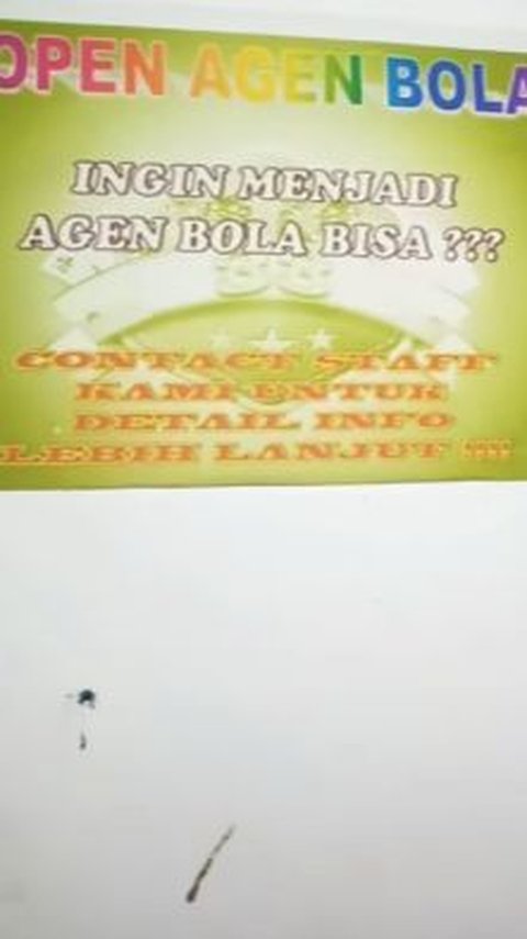 Diduga Milik Bos Mafia Judi Bola, Potret Rumah Mewah Terbengkalai, di Dalam ada Poster Bertuliskan 'Open Agen Bola'