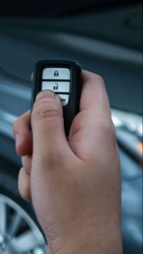 Anda dapat mendeteksi sendiri jika baterai remote keyless mobil mulai melemah dengan tanda ini!