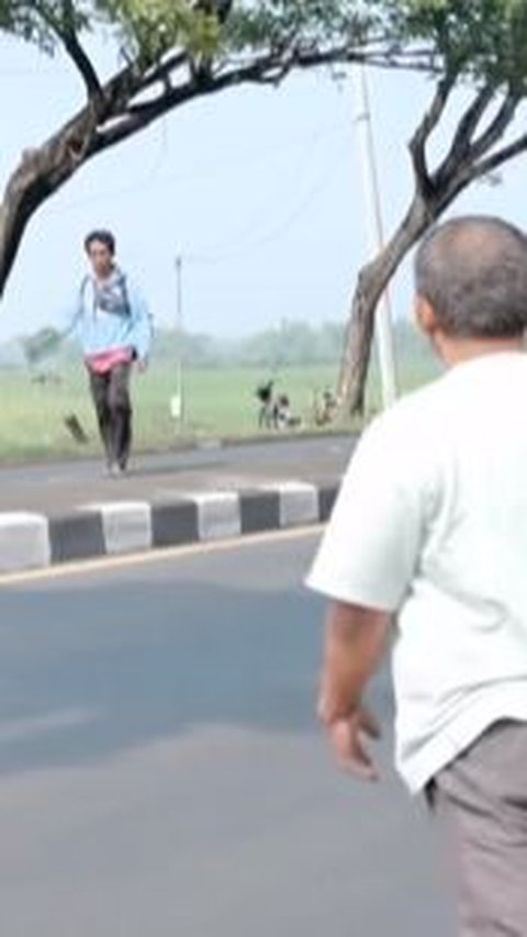 Capek Ketiduran, Kernet Ini Menangis Ditinggalkan Sopir Lalu Pulang Jalan Kaki ke Surabaya