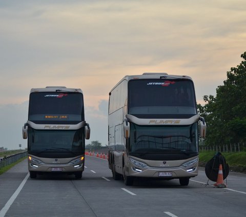 Potret Barisan Rapih Bus PO Dengan Armada Paling Populer di Indonesia.