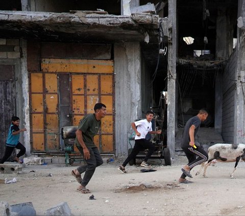 FOTO: Di Tengah Kekhawatiran Serangan Israel, Warga Palestina di Gaza Rayakan Iduladha dengan Berkurban Domba