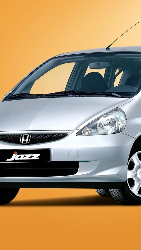 Honda Jazz di Indonesia memiliki sejarah yang panjang, dengan tetap eksis hingga tiga generasi