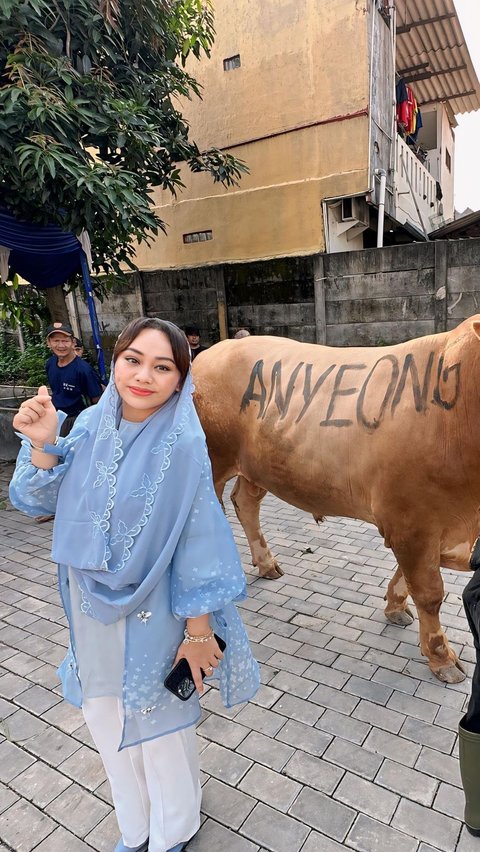 Zita Anjani Berkurban Dua Sapi Limosin di Cipinang, Namanya Anyeong dan Haseyo