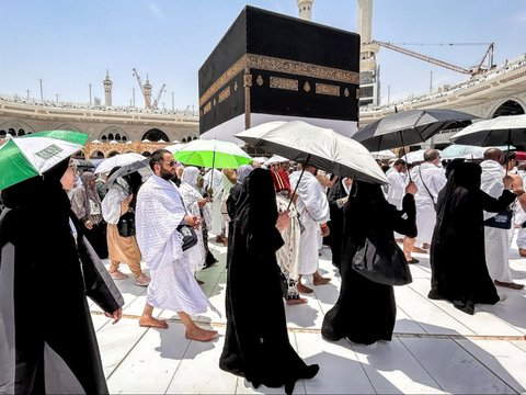 FOTO: Hadapi Suhu Panas Ekstrem Arab Saudi, Jutaan Jemaah Haji Berjuang Melawan Lelah dan Haus