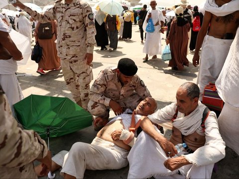 FOTO: Hadapi Suhu Panas Ekstrem Arab Saudi, Jutaan Jemaah Haji Berjuang Melawan Lelah dan Haus