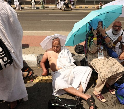 FOTO: Hadapi Suhu Panas Ekstrem Arab Saudi, Jutaan Jemaah Haji Berjuang Melawan Lelah dan Haus