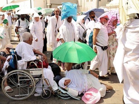 FOTO: Hadapi Suhu Panas Ekstrem Arab Saudi, Jutaan Jemaah Haji Berjuang Melawan Lelah dan Haus