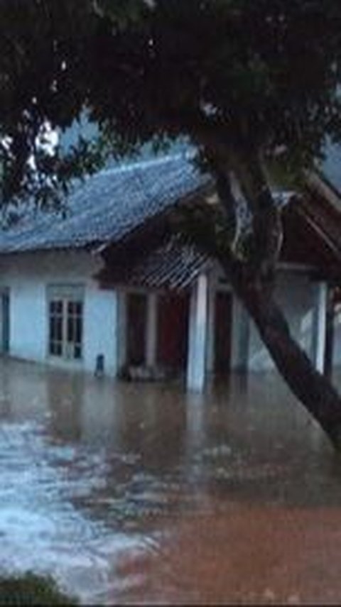 Banjir Landa Tiga Kecamatan di Ogan Komering Ulu, Ribuan Warga Dievakuasi