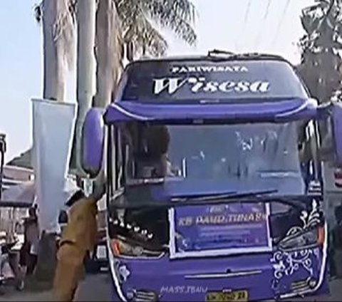 Viral Guru SD Stop Bus yang Main Klakson Basuri Telolet, Sampai Gebrak Pintu