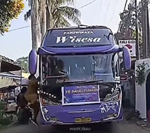 Gebrak Pintu Bus, Guru SD Protes Keras Penggunaan Klakson Basuri