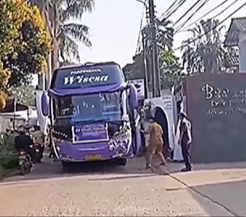 Viral Guru SD Stop Bus yang Main Klakson Basuri Telolet, Sampai Gebrak Pintu