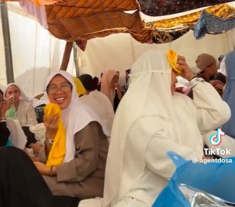 Suhu di Mina Capai 45°C, Begini Cara Kreatif Jemaah Ibu-ibu untuk Minimalisir Panas