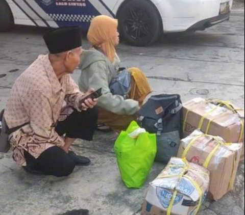 Lihat Kakek-Nenek Termenung Kebingungan di Jalan, Pria Ini Rela Antar Pasutri Lansia yang Ingin Pergi Bertemu Cucunya